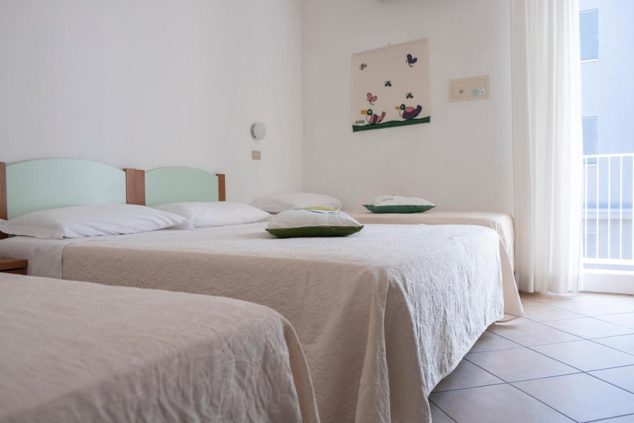 Hotel Orsa Maggiore Милано Мартима Екстериор снимка