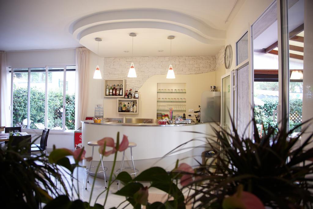Hotel Orsa Maggiore Милано Мартима Екстериор снимка