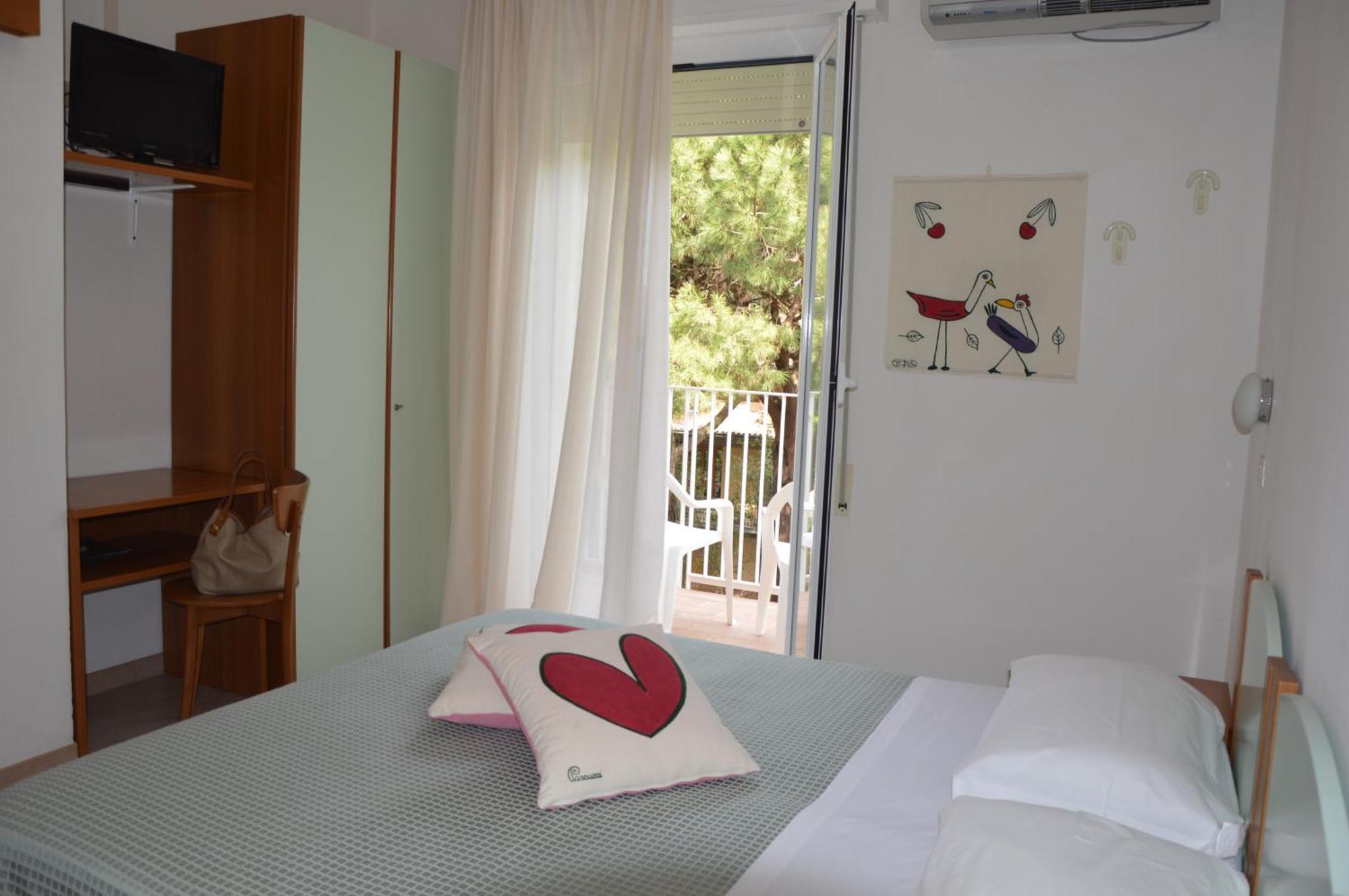 Hotel Orsa Maggiore Милано Мартима Стая снимка