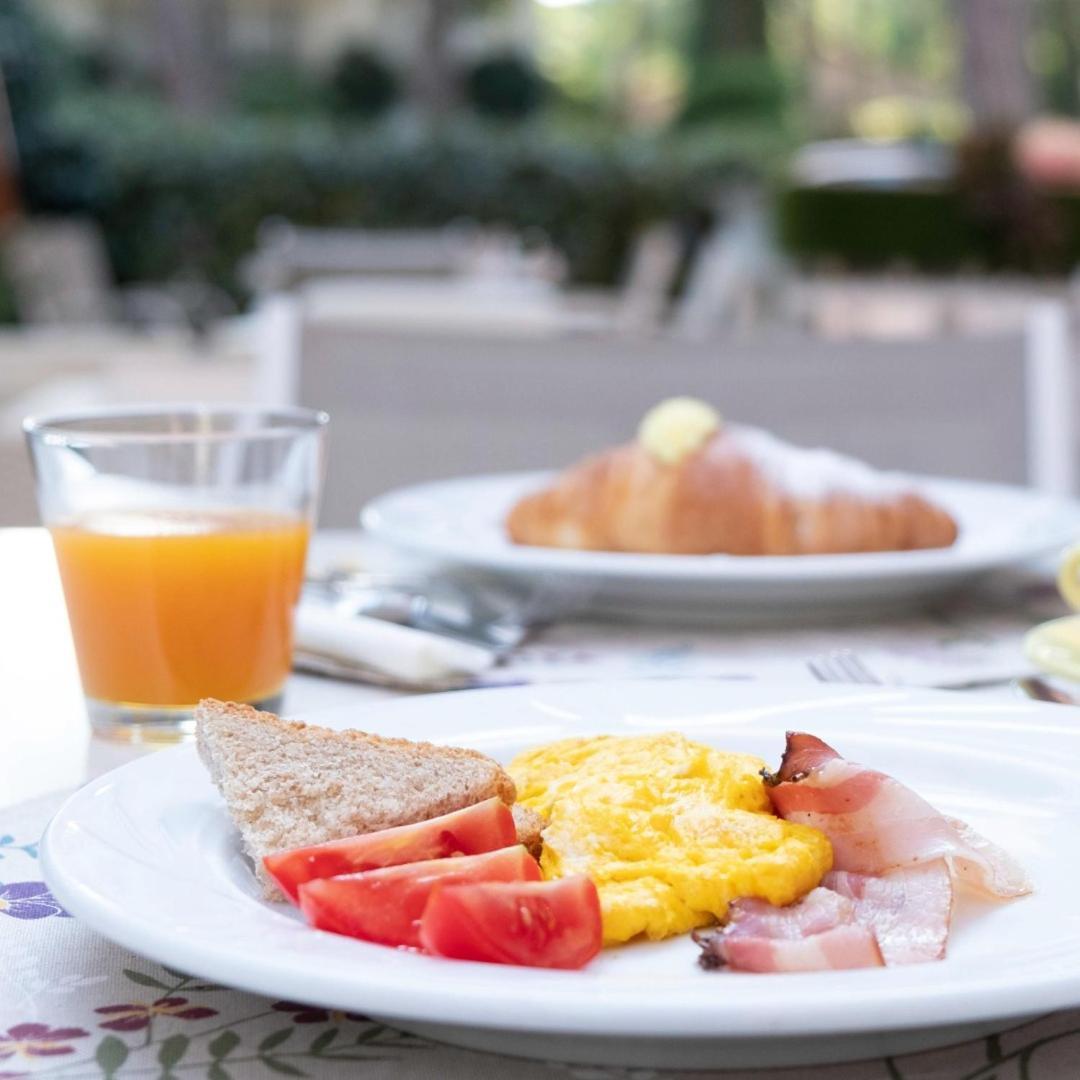 Hotel Orsa Maggiore Милано Мартима Екстериор снимка
