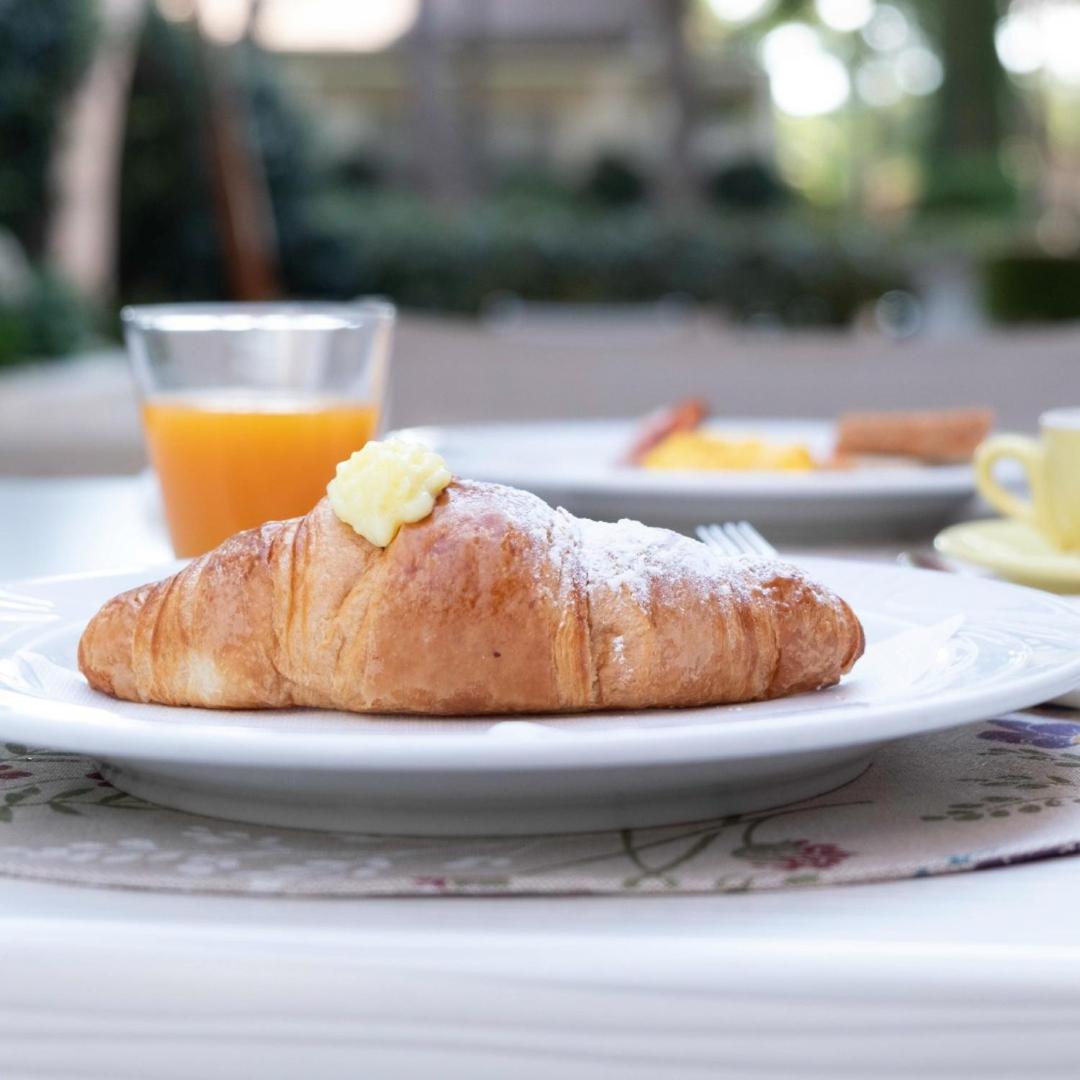 Hotel Orsa Maggiore Милано Мартима Екстериор снимка