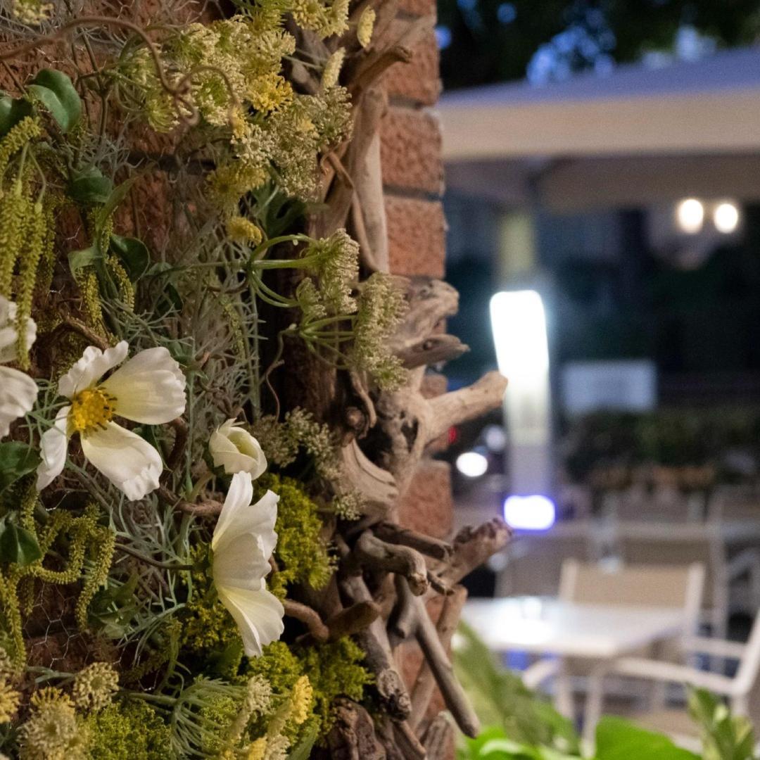 Hotel Orsa Maggiore Милано Мартима Екстериор снимка