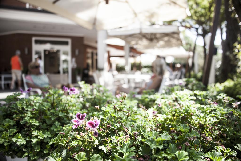 Hotel Orsa Maggiore Милано Мартима Екстериор снимка